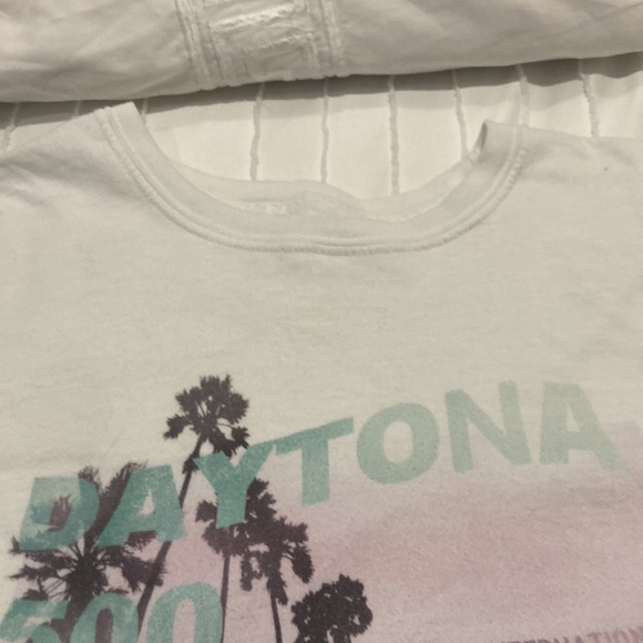 Super cute graphic tee - Picture 4 of 4